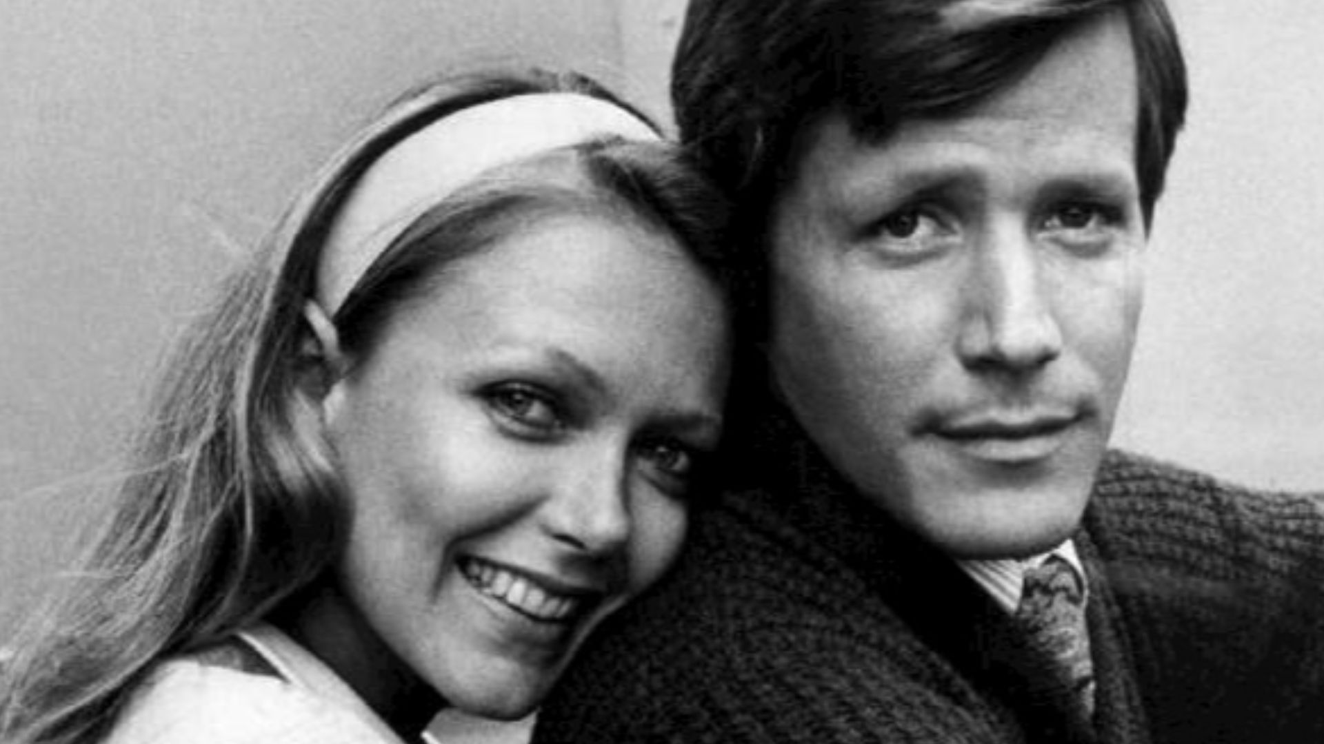 Photo of Peter Strauss as Rudy Jordache and Susan Blakely as Julie Prescott from the 1976 television miniseries Rich Man, Poor Man.