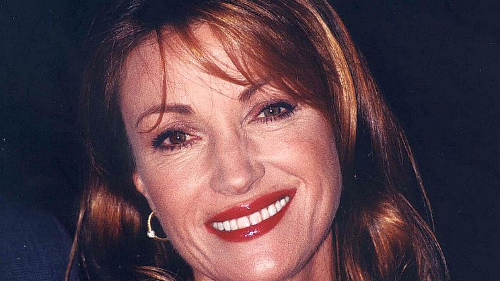 JANE SEYMOUR AT THE AMERICAN RED CROSS IN WASHINGTON DC, FEBRUARY 18, 2001 

copyright John Mathew Smith 2001