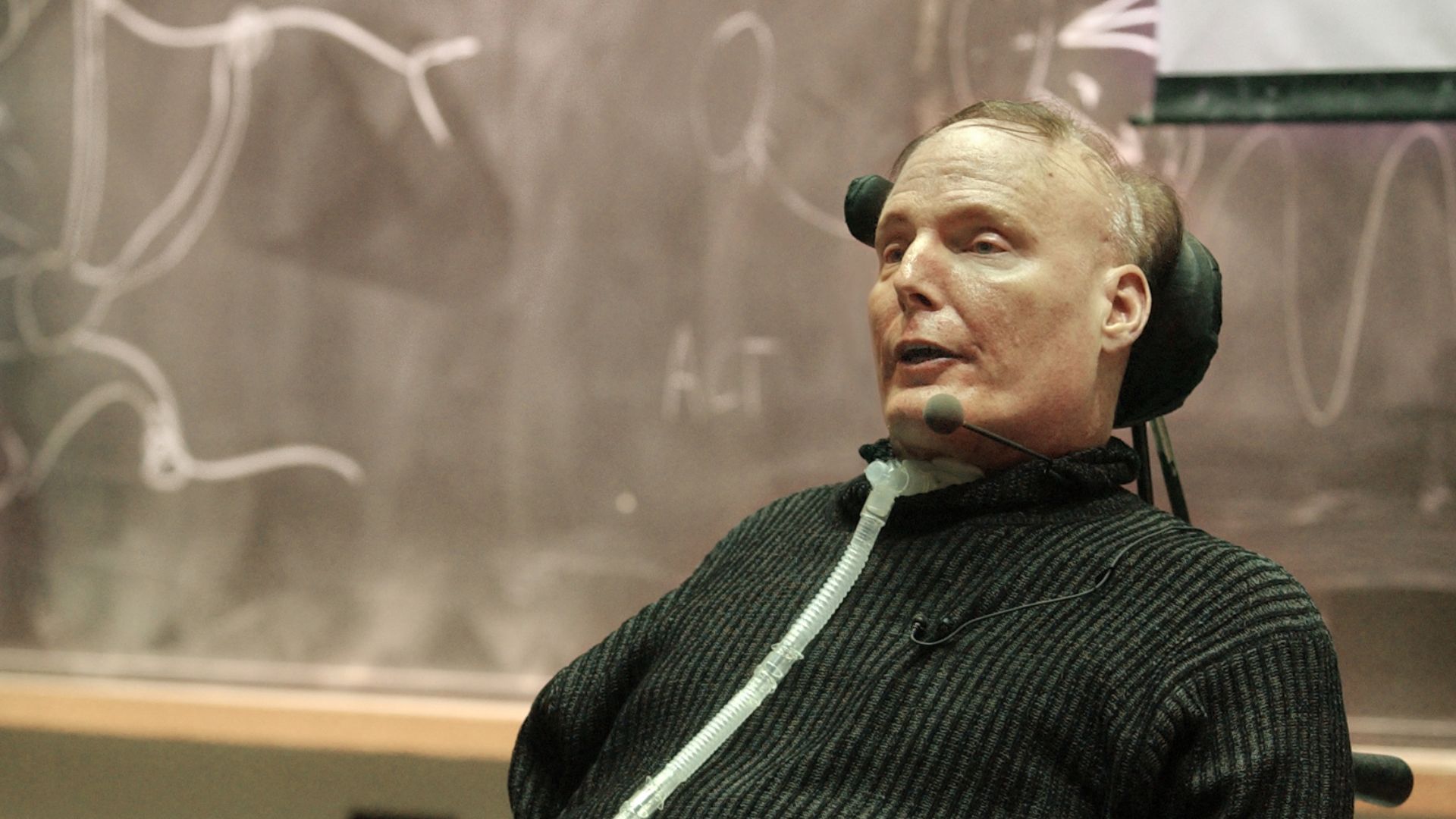 Christopher Reeve discusses the potential benefits of stem cell research at a neuroscience conference at MIT.