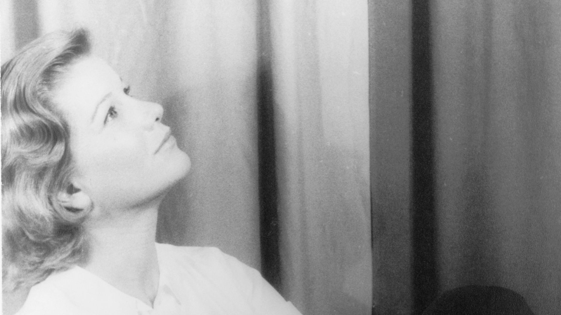 Title: Portrait of Barbara Bel Geddes
Physical description: 1 photographic print : gelatin silver.

Notes: Forms part of: Portrait photographs of celebrities, a LOT which in turn forms part of the Carl Van Vechten photograph collection (Library of Congres