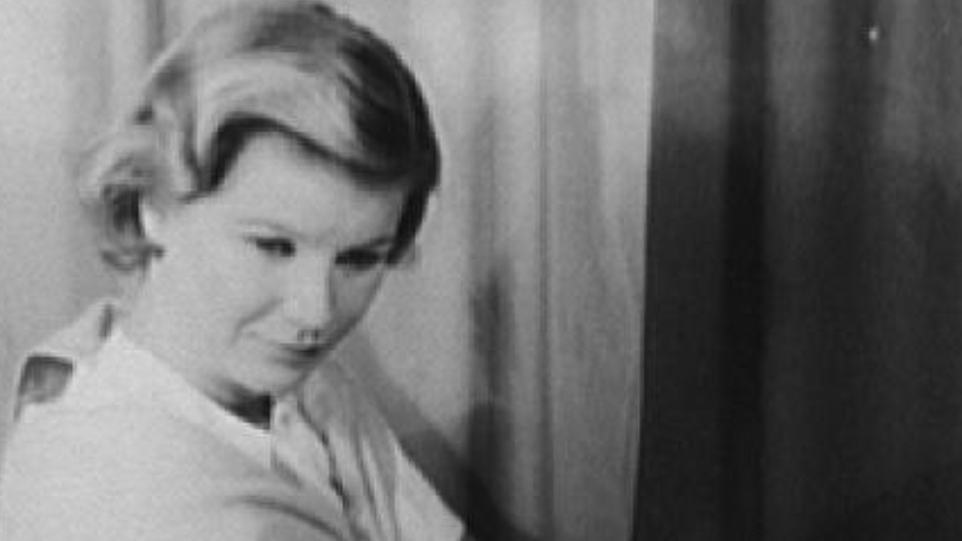 Title: Portrait of Barbara Bel Geddes
Physical description: 1 photographic print : gelatin silver.

Notes: Forms part of: Portrait photographs of celebrities, a LOT which in turn forms part of the Carl Van Vechten photograph collection (Library of Congres
