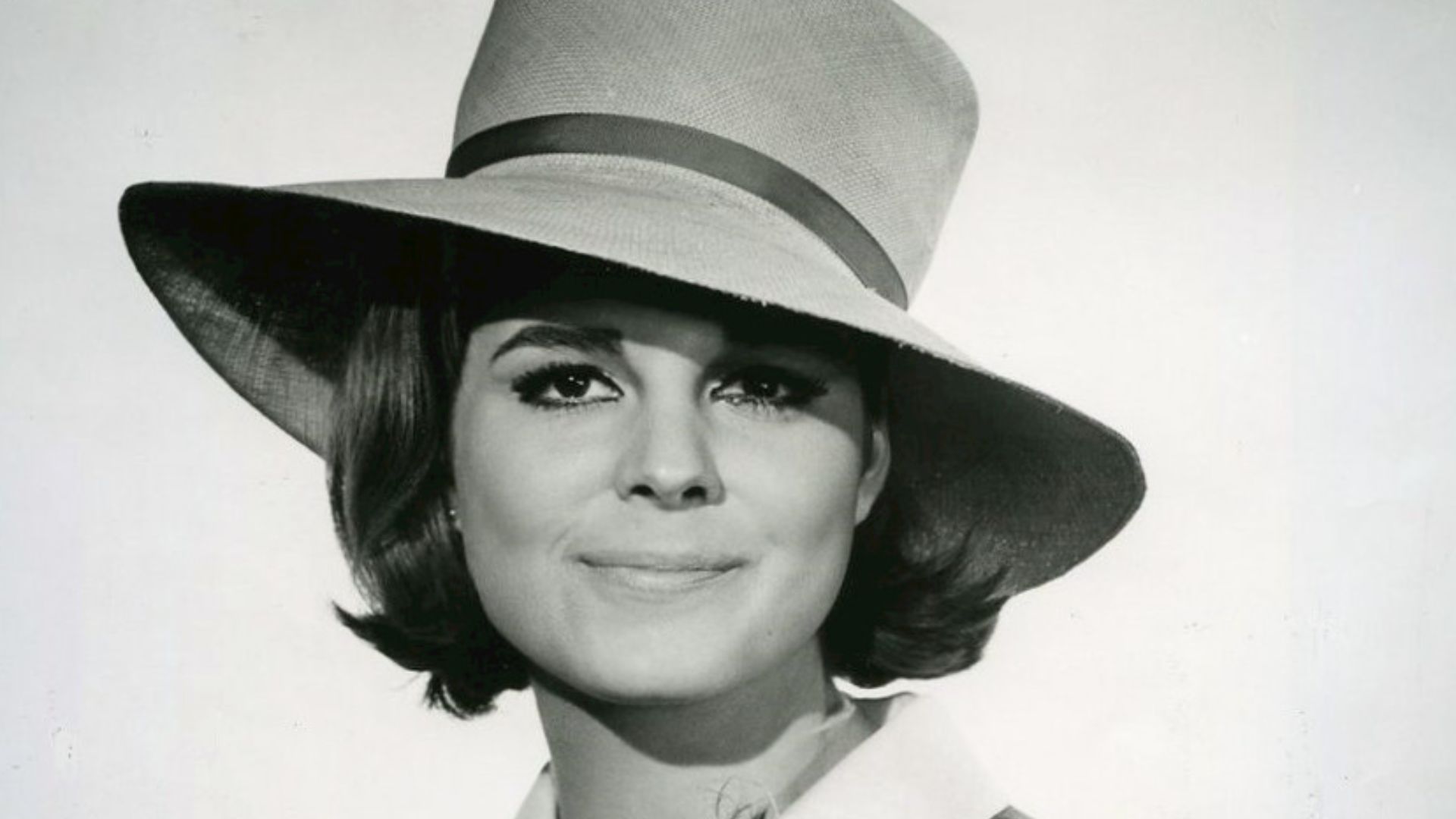 Photo of Susan Saint James from the made for television movie Fame is the Name of the Game.  This was the beginning of the Name of the Game television series.