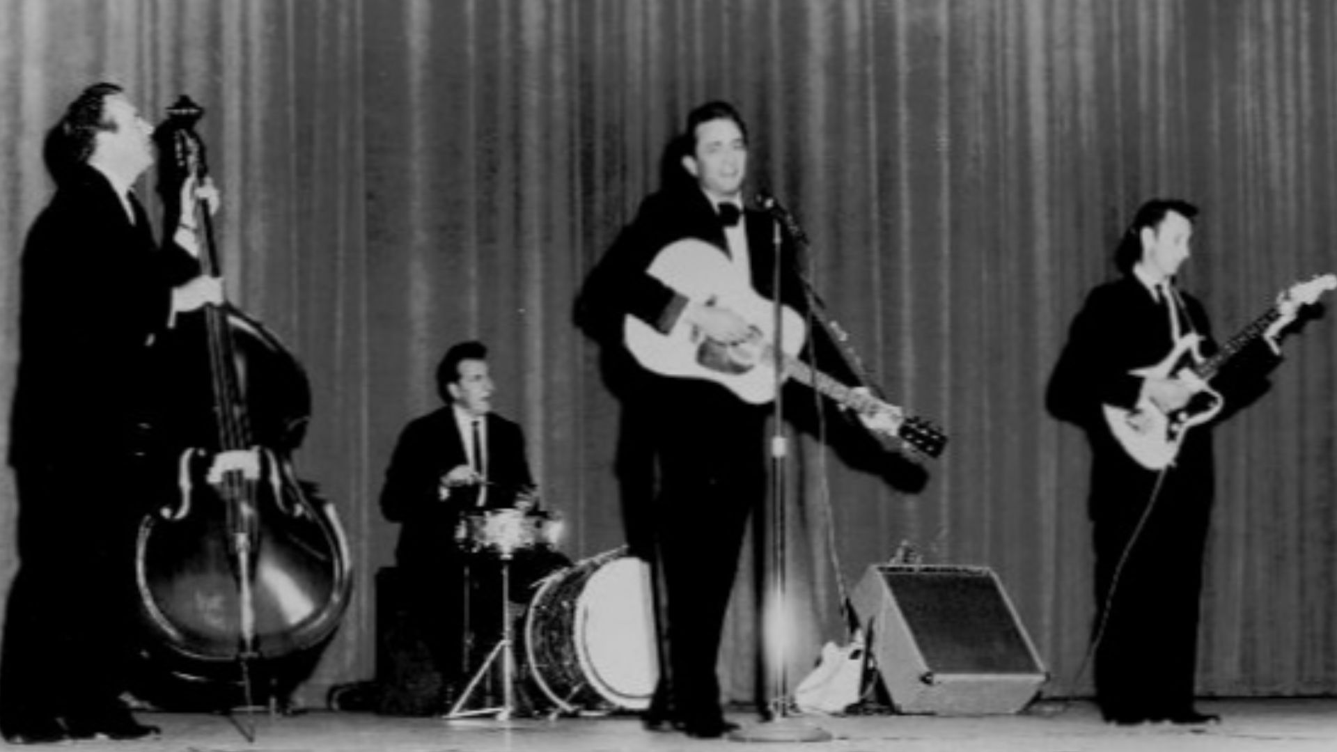 Photo of Johnny Cash and The Tennessee Three.