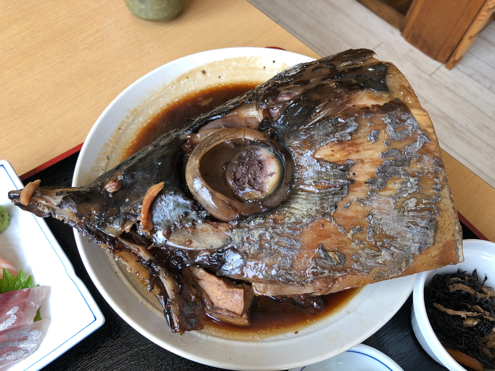 Japanese cuisine lunch set menu with simmered tuna head in sweet sauce.