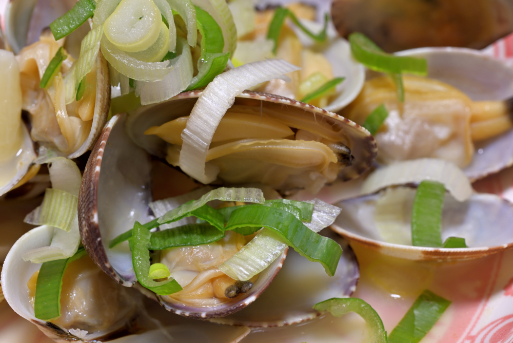 Steamed clams with garlic