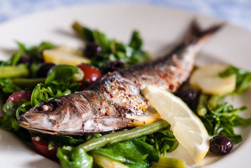 Salad with grilled sardines