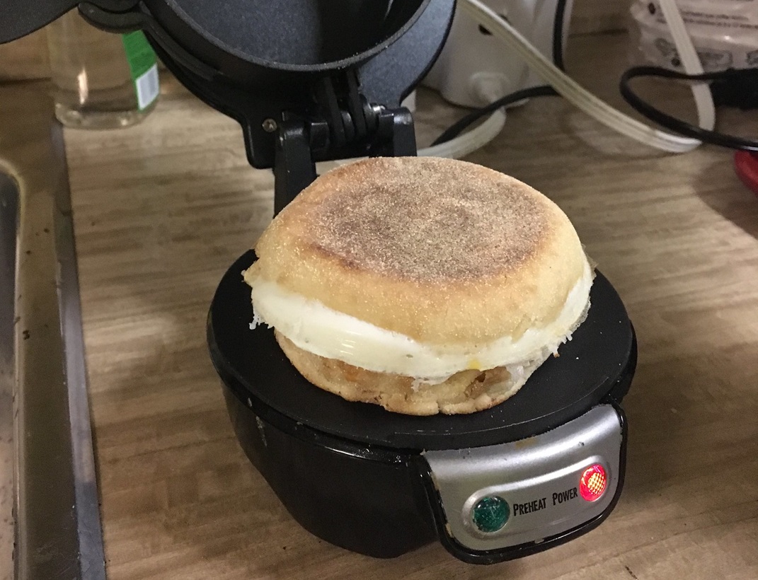 Breakfast sandwich maker