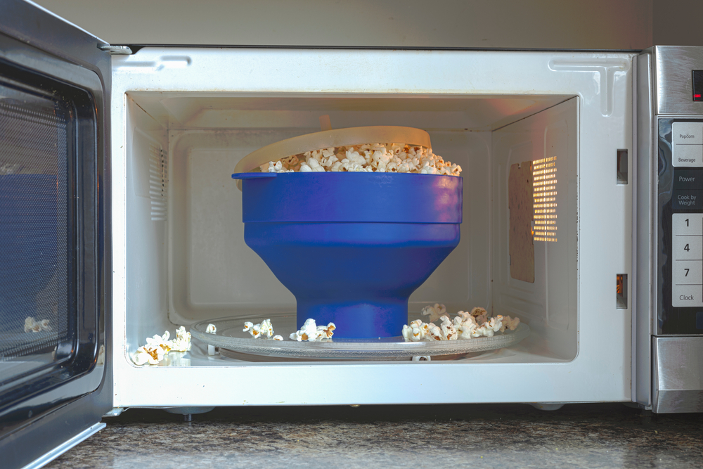 Homemade fat and salt free popcorns in a silicon BPA