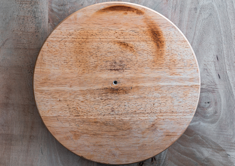 A lazy Susan tray