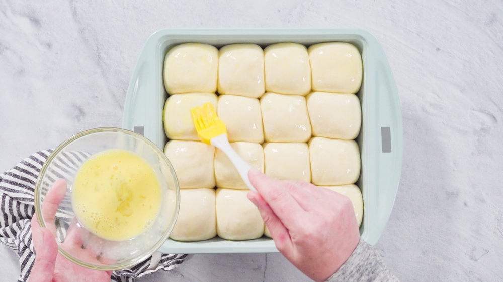 putting eggs on dinner rolls