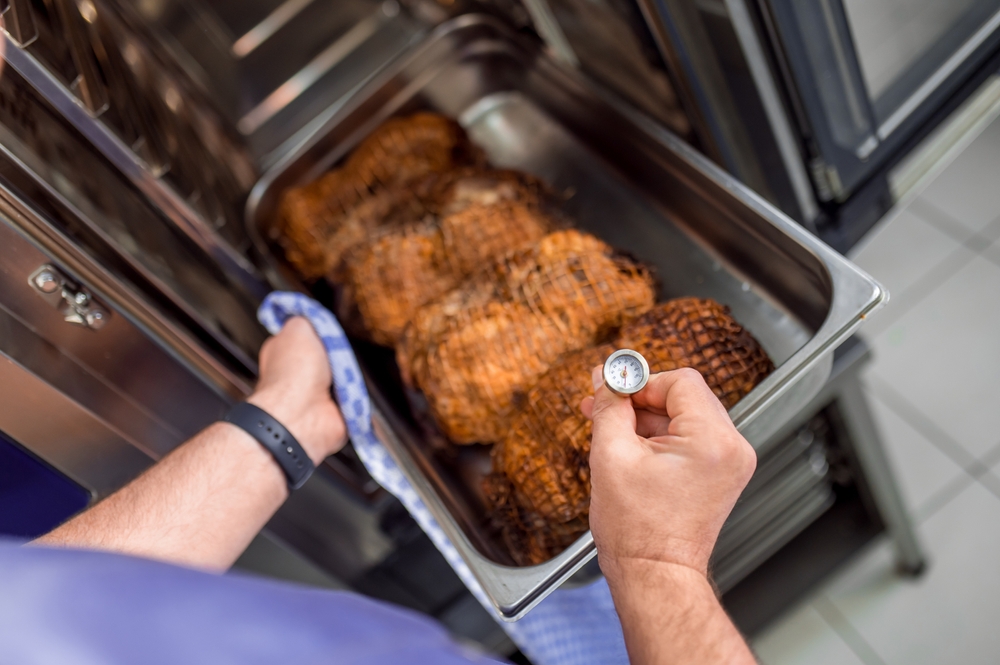 Thermometer for measuring temperature during meat preparation
