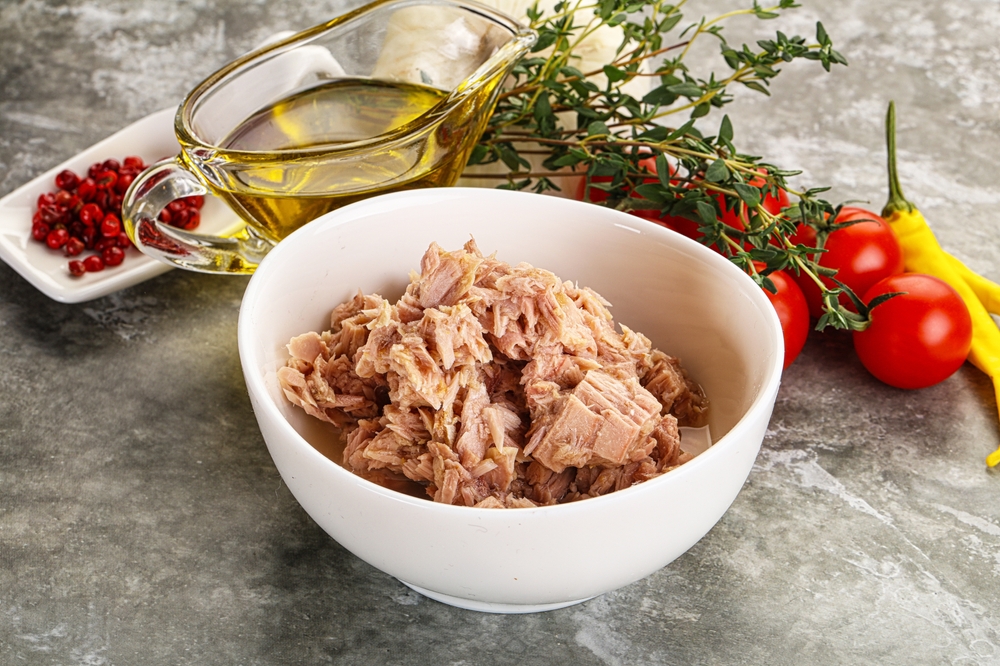 Canned tuna in bowl
