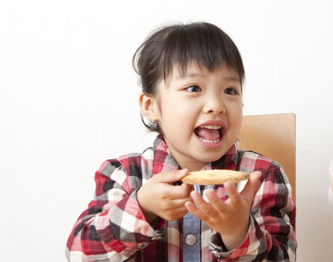 Girls eating cookies
