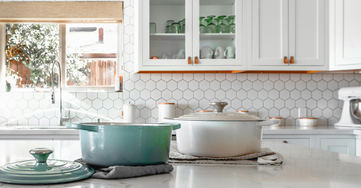 two cooking pots on kitchen island