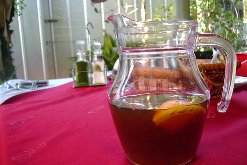 File:Chicha with Pipeño.jpg