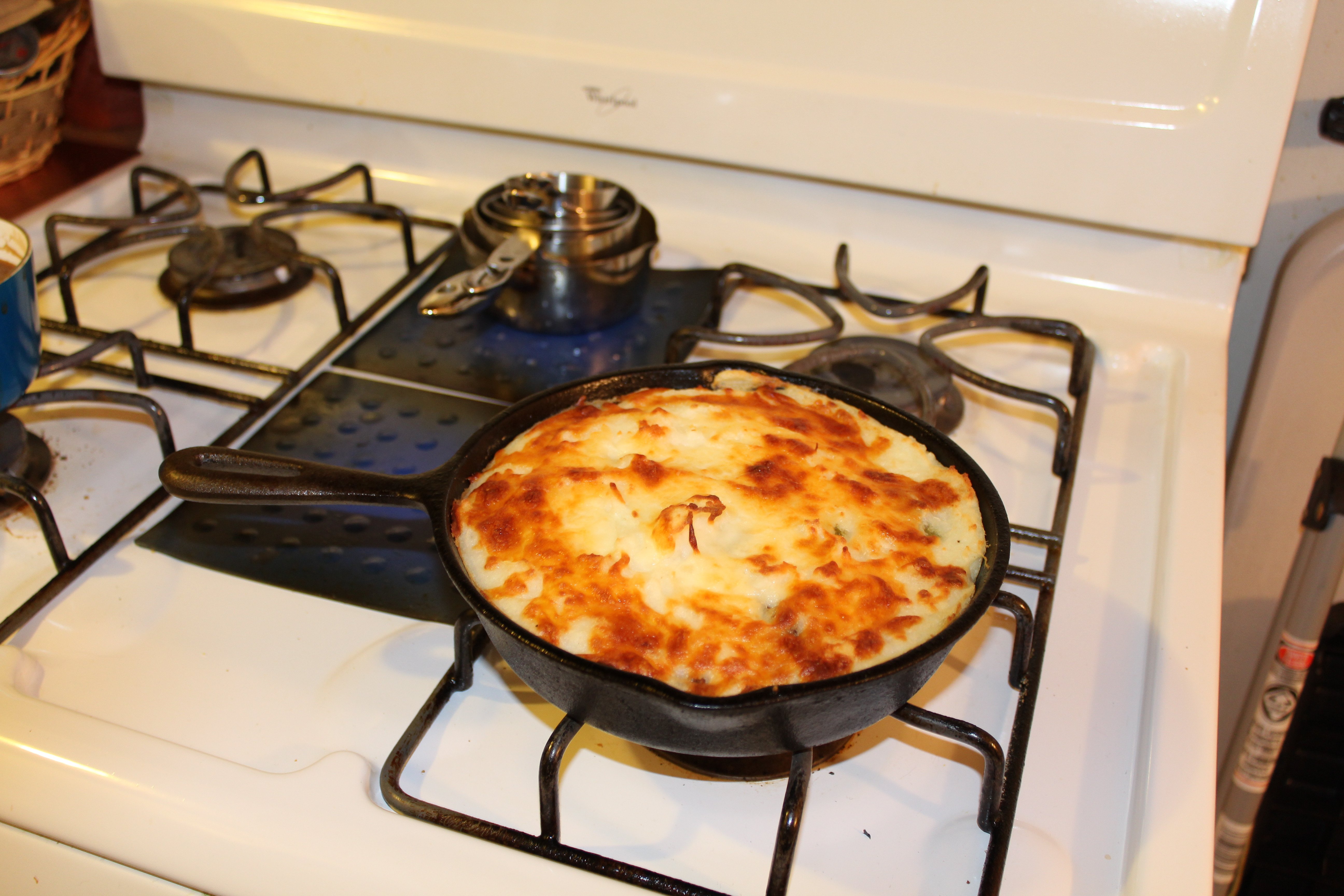 File:Shepherd's pie with a mozzarella cheese topping.jpg