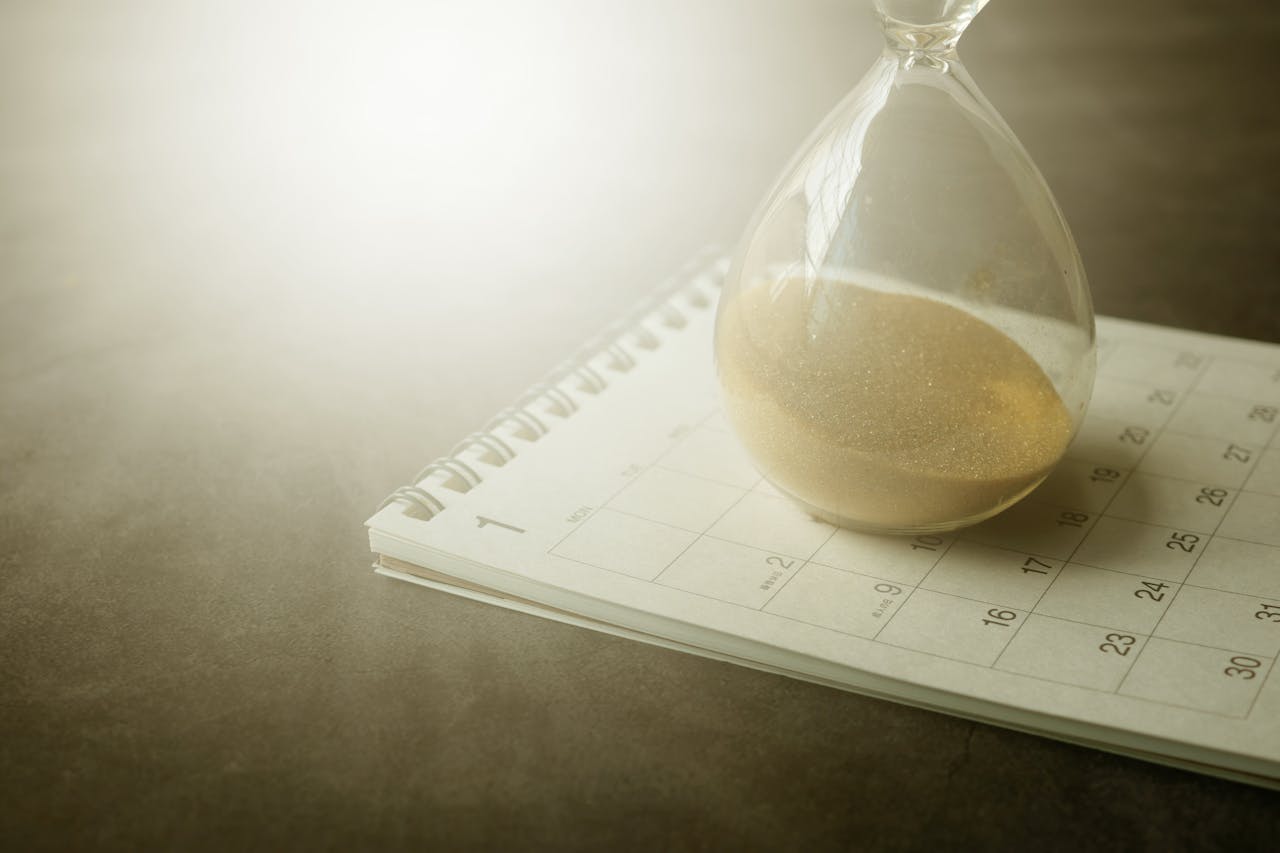 image of Calendar and a Sandglass