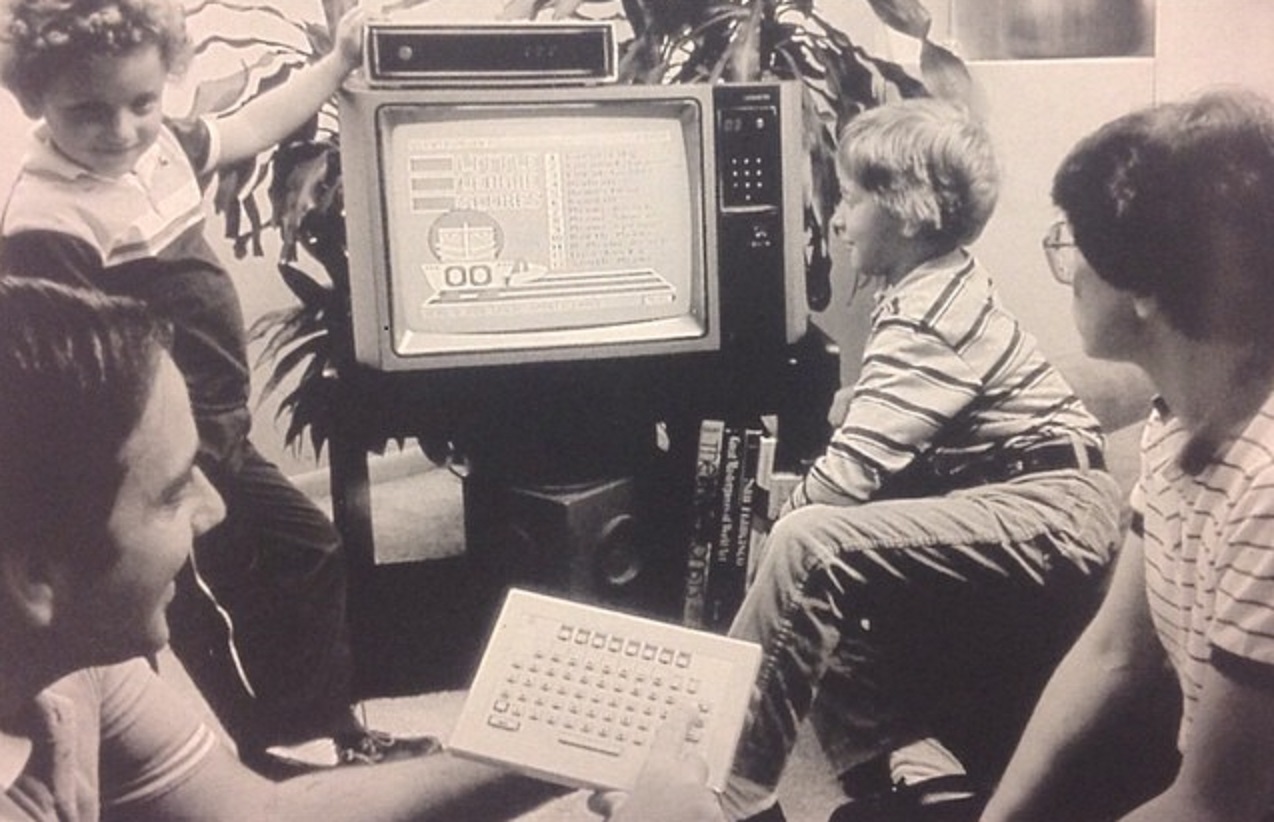A family watching television in 1960.