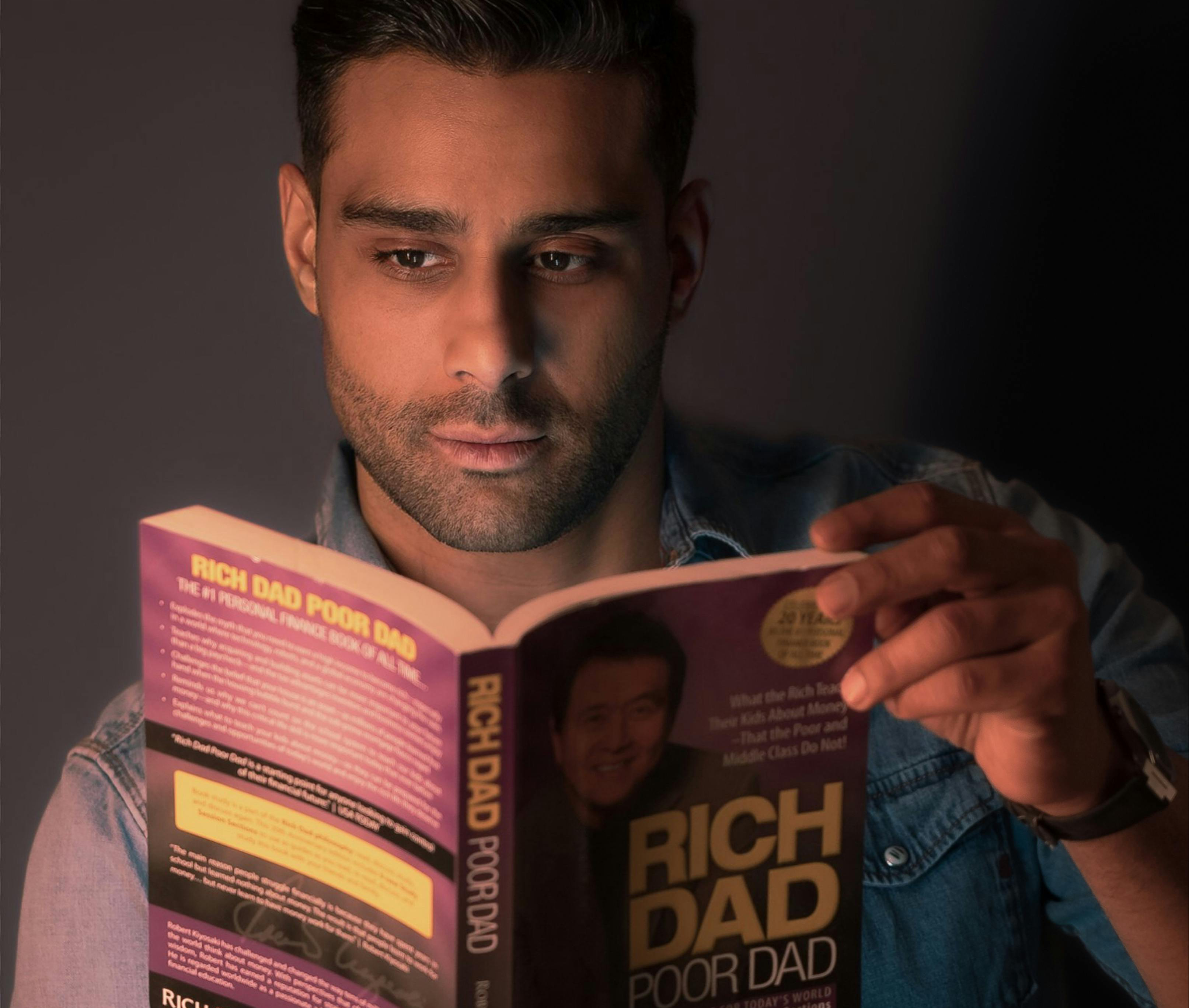 Man reading Rich Dad, Poor Dad
