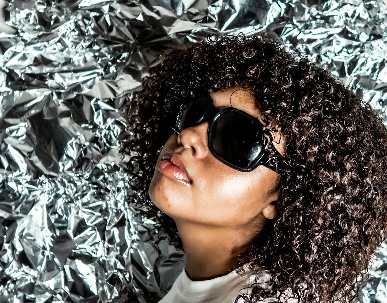 Woman with oversized sunglasses.