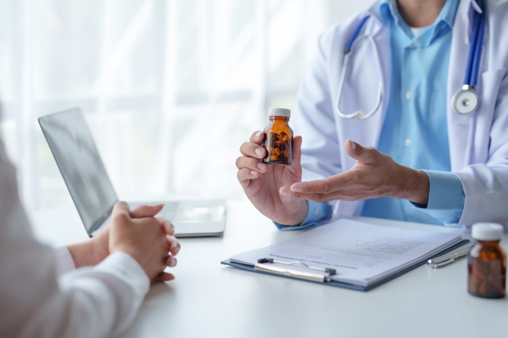 Doctor who records a patient's detailed information or medication history is evaluating medications