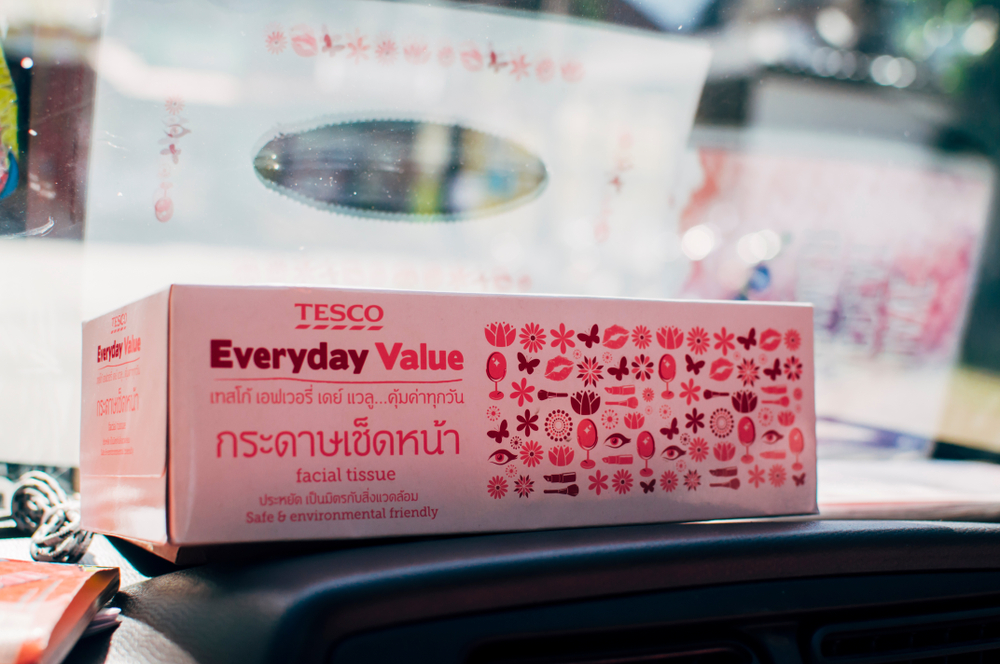Tissue box used in the car.