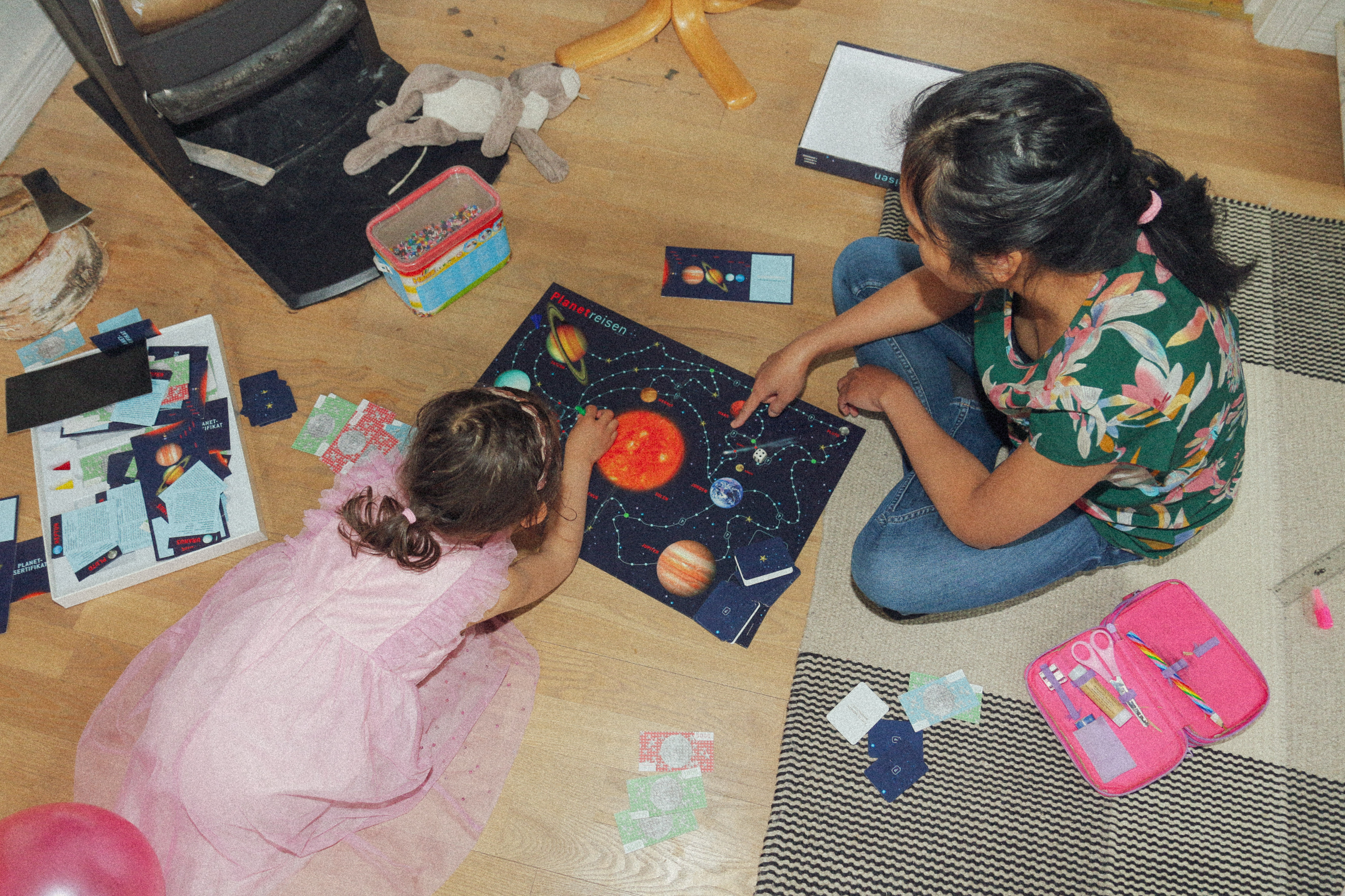 File:Board game on the floor at Grythengen farm.jpg