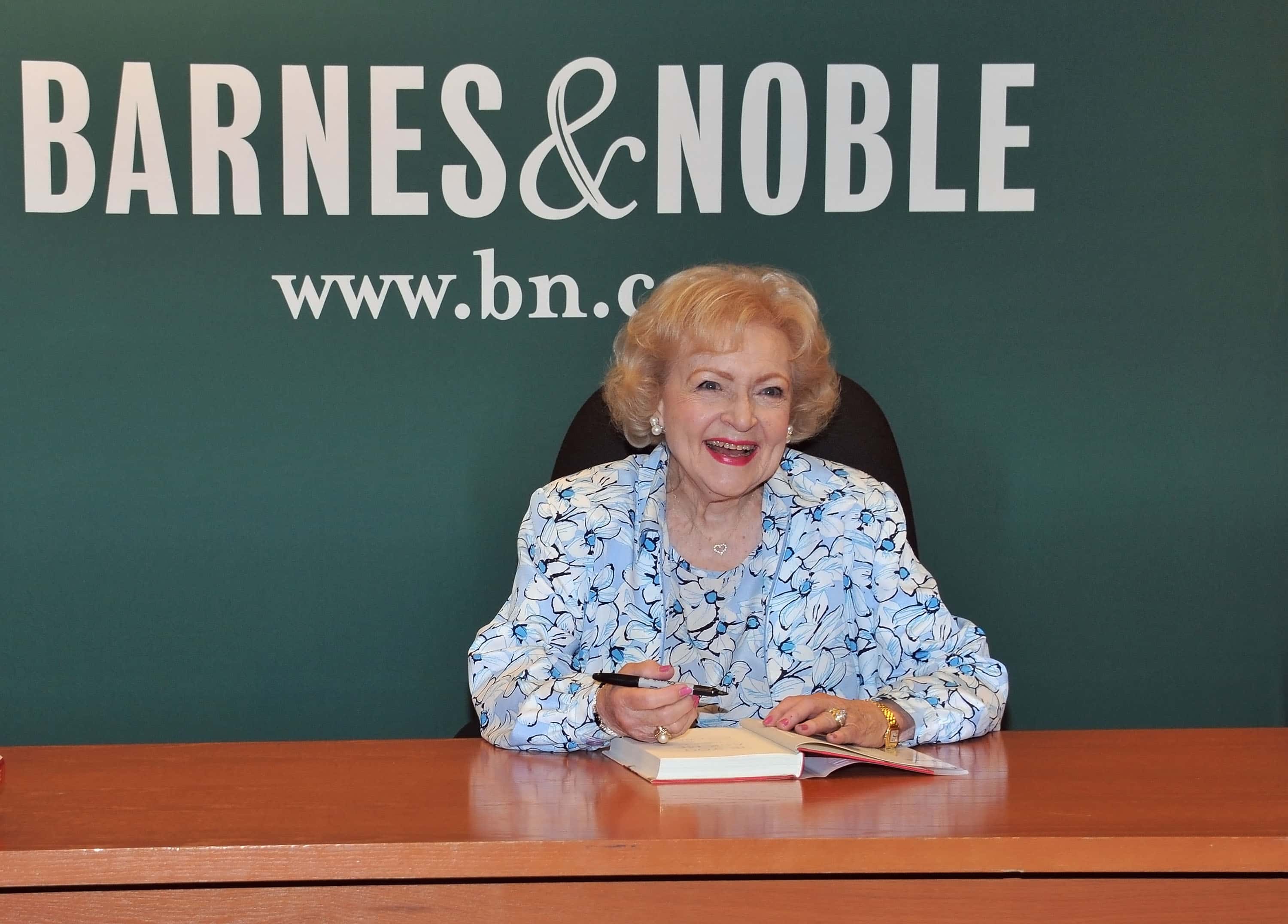 Betty White Signs Copies Of 'If You Ask Me (And Of Course You Won't)'