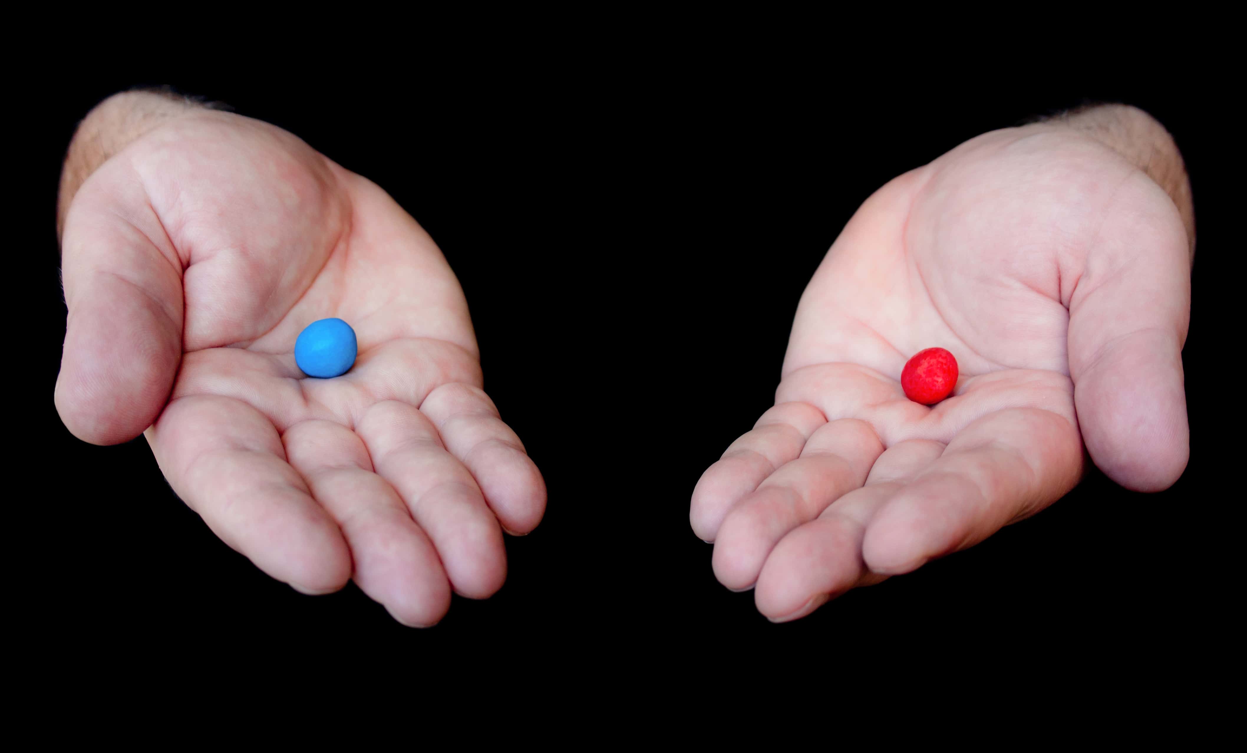 Прими красную таблетку. Красная и синяя таблетка матрица. Морфеус 2 таблетки. Две таблетки. Две таблетки красная и синяя.